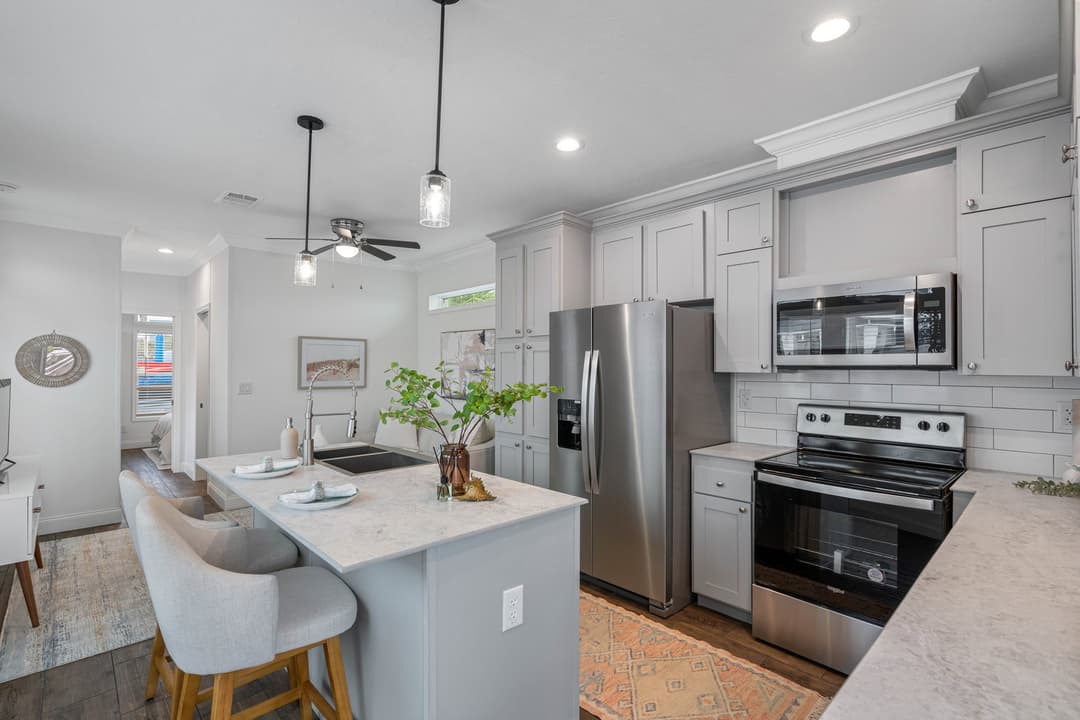 Daisy kitchen home features