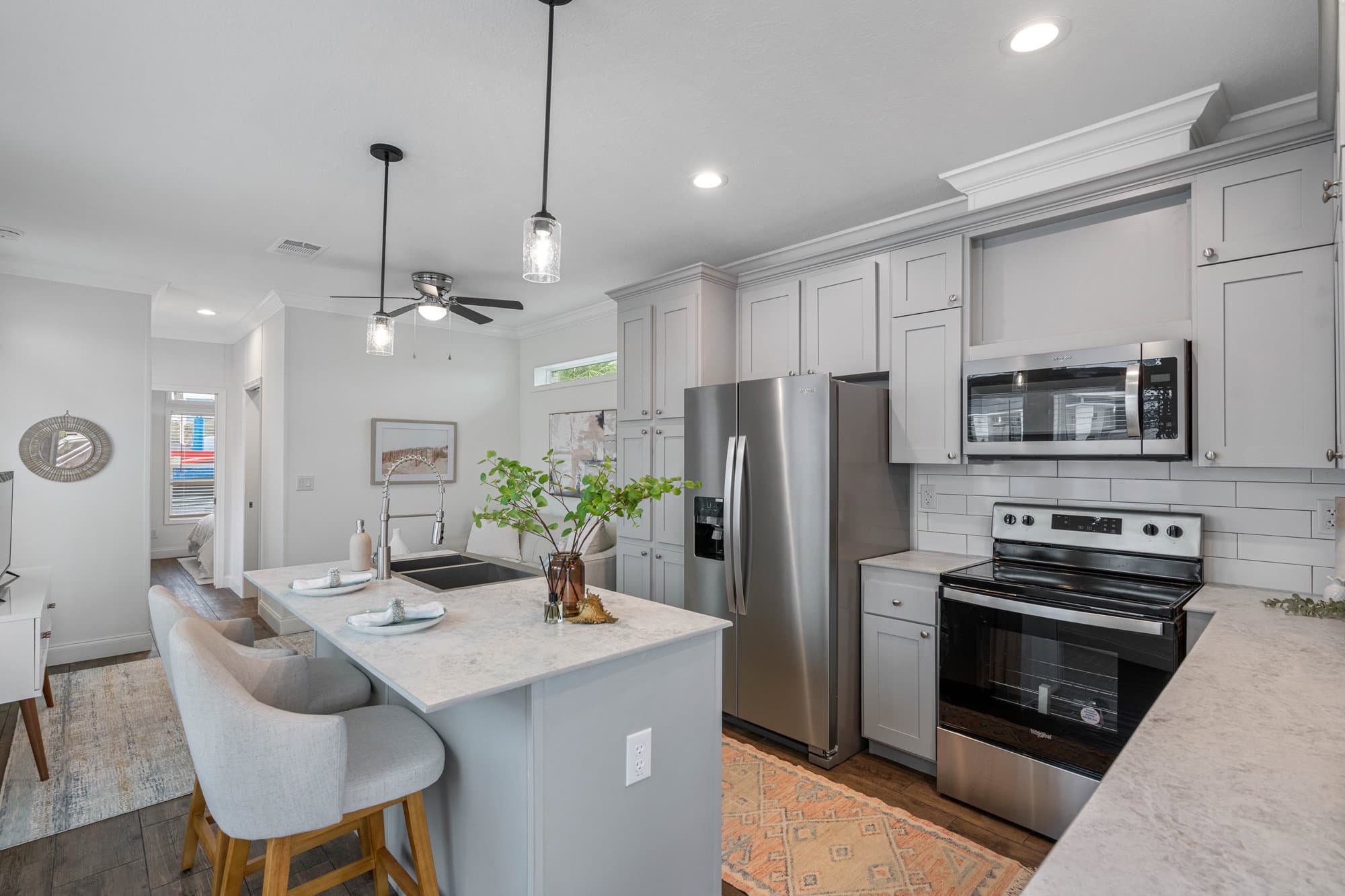 Daisy kitchen home features