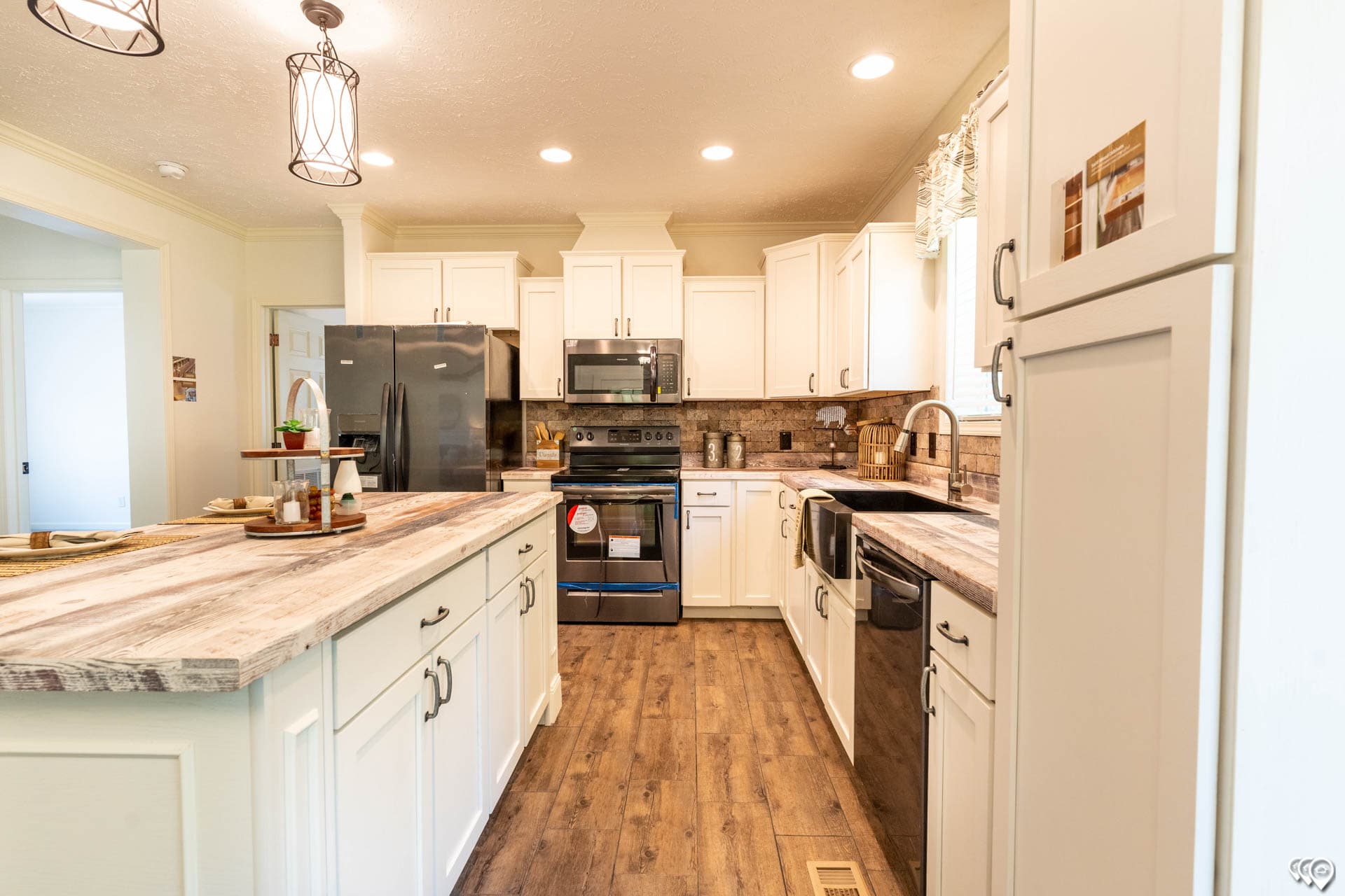 Aimon c 4br kitchen home features