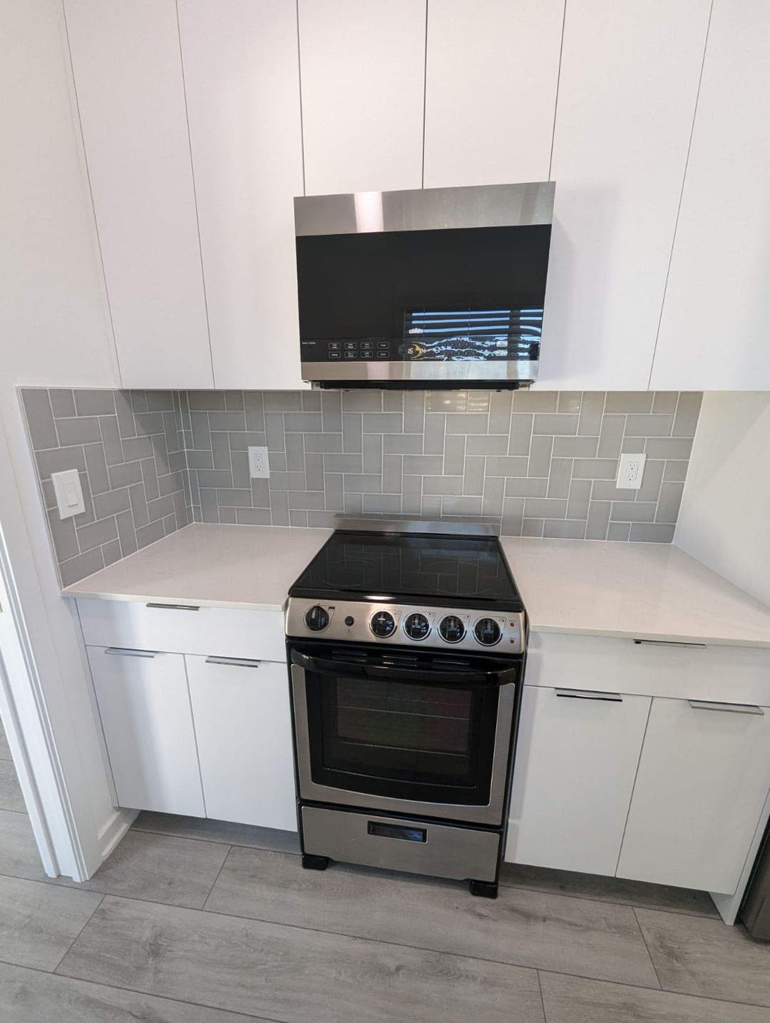 Salt rock interior and kitchen home features