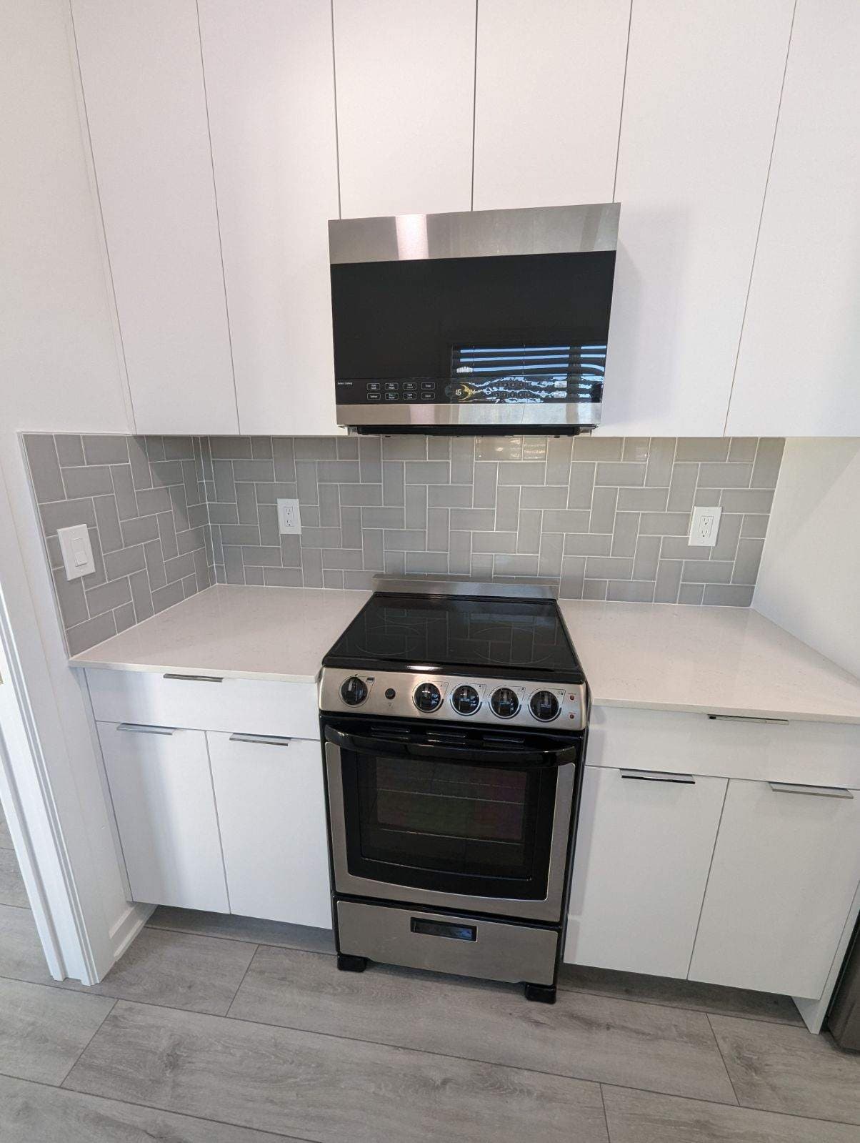 Salt rock interior and kitchen home features