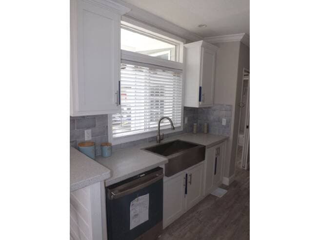 Eagle 15461a interior and kitchen home features