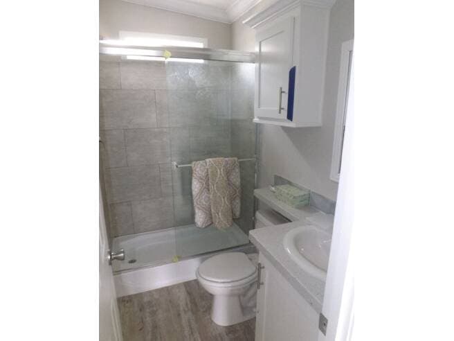 Eagle 15461a bathroom and interior home features