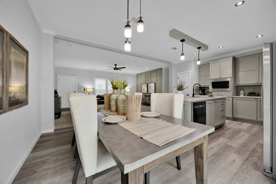 The quinn | 30523a | hud interior home features