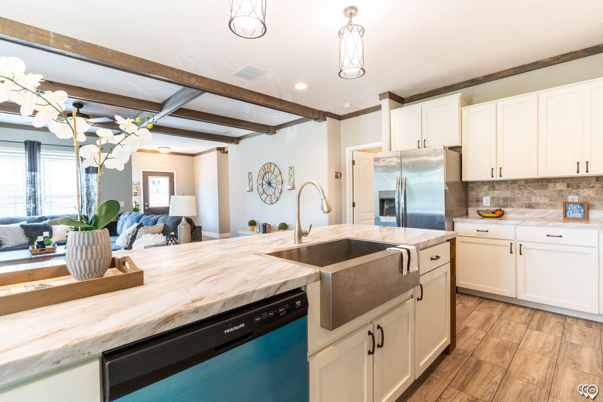 Tahoe harbor kitchen home features