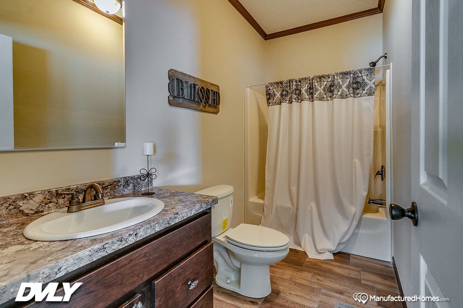 Brooks pointe bathroom home features