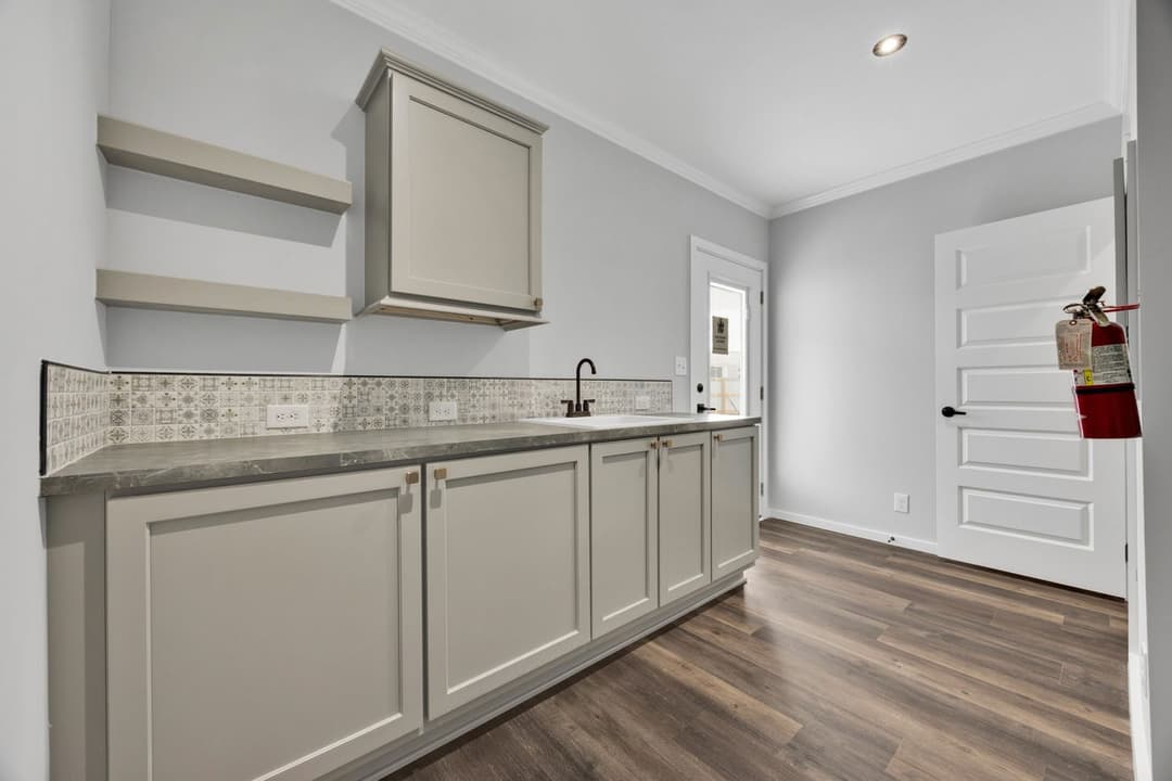 The draper | 40764a | hud interior home features