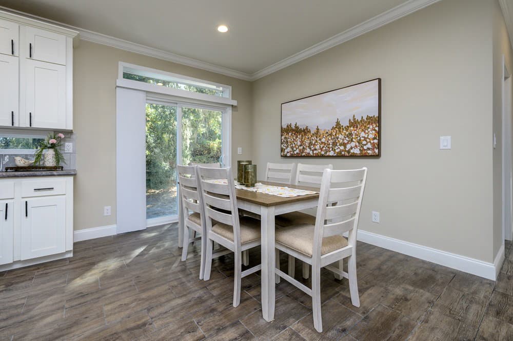 Marathon interior home features