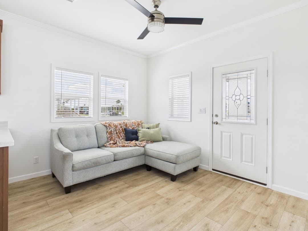 Hawk 13381c interior home features