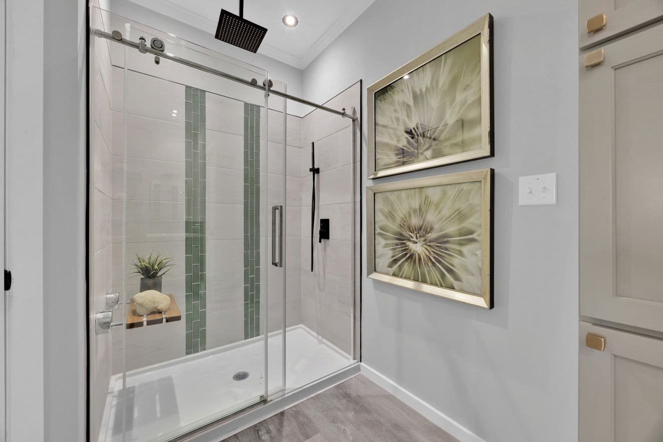 The quinn | 30523a | hud bathroom home features