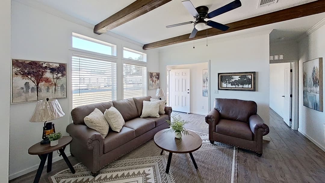 Kinderlou interior home features