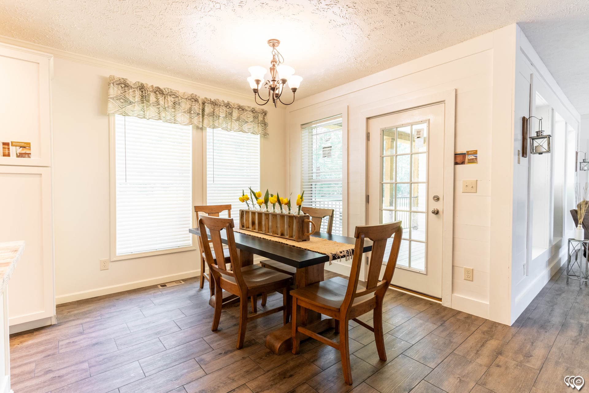 Aimon b interior home features