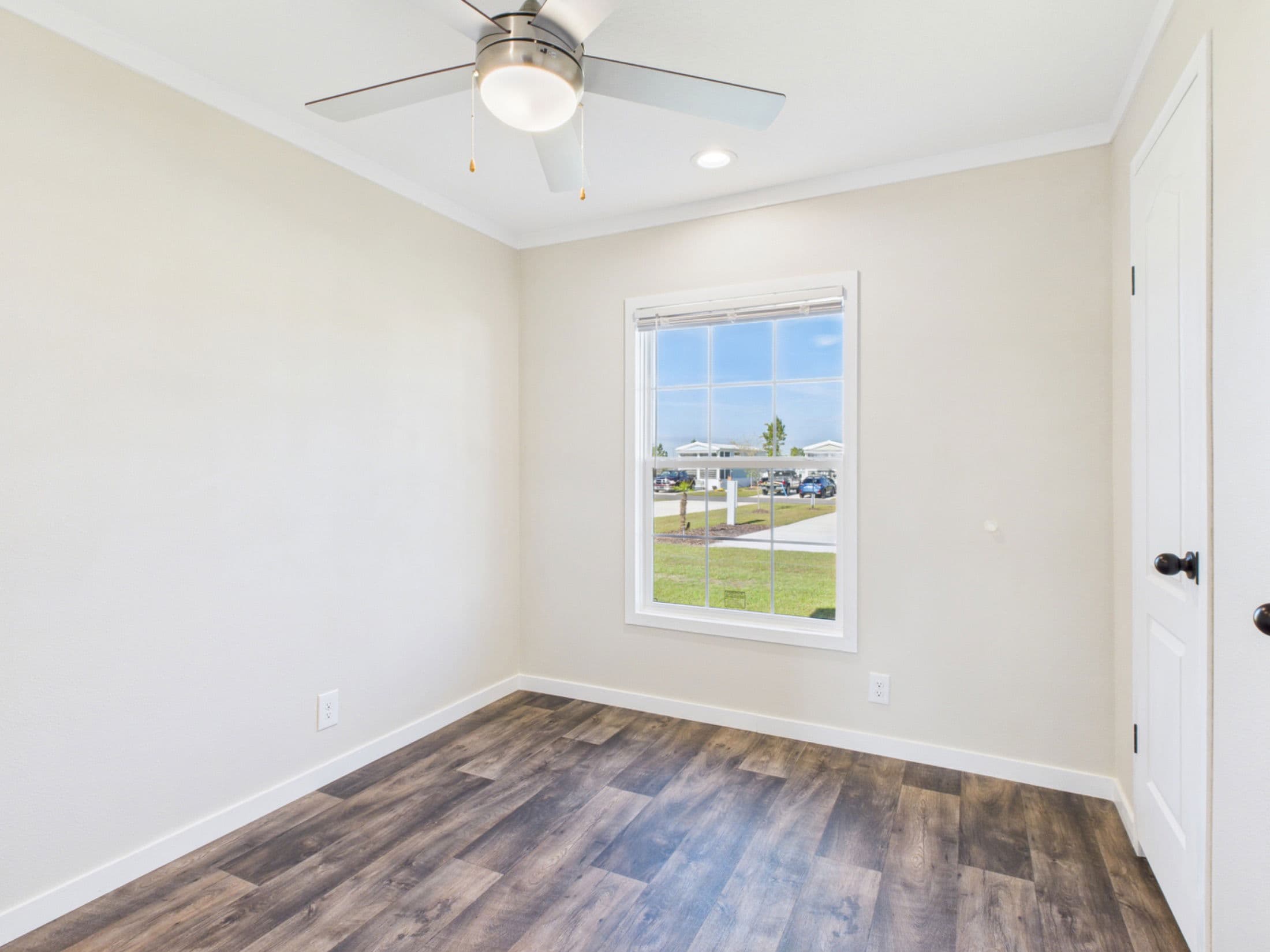 The rose 12401u bedroom home features