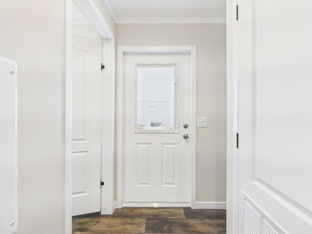 The rose 12401u interior home features